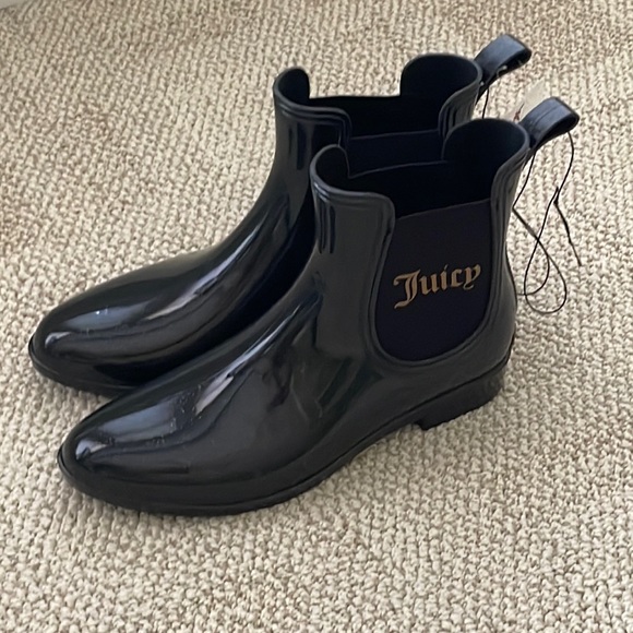 Juicy Couture Shoes - NWT Juicy Couture Short Rain Boots RORI Chelsea Style Black Sparkle Women’s sz 9